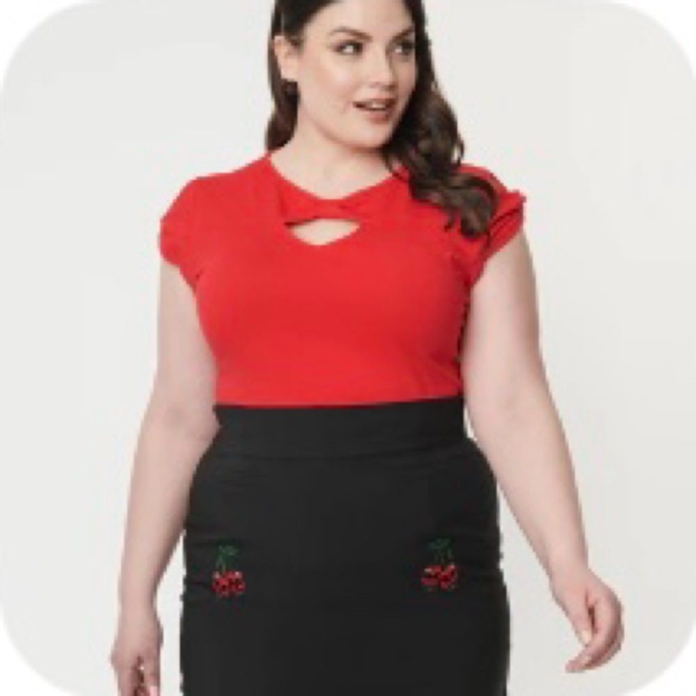 Women's Red Short Sleeve Keyhole Tee